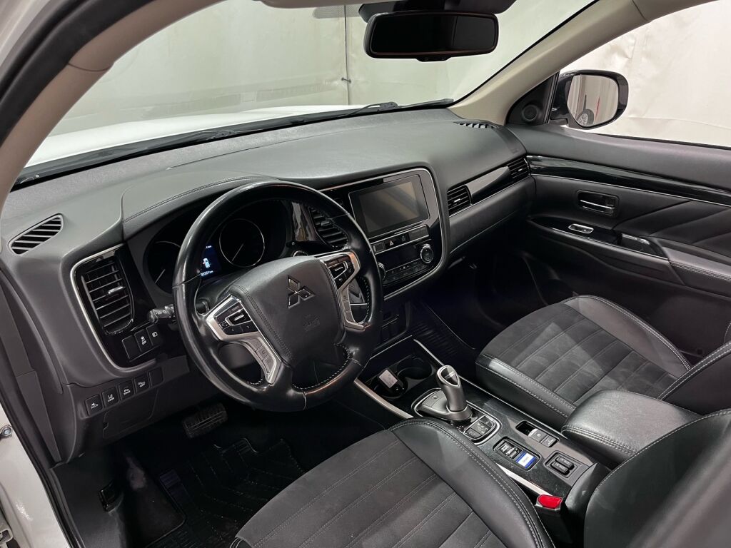 Mitsubishi Outlander PHEV 2019 Valkoinen