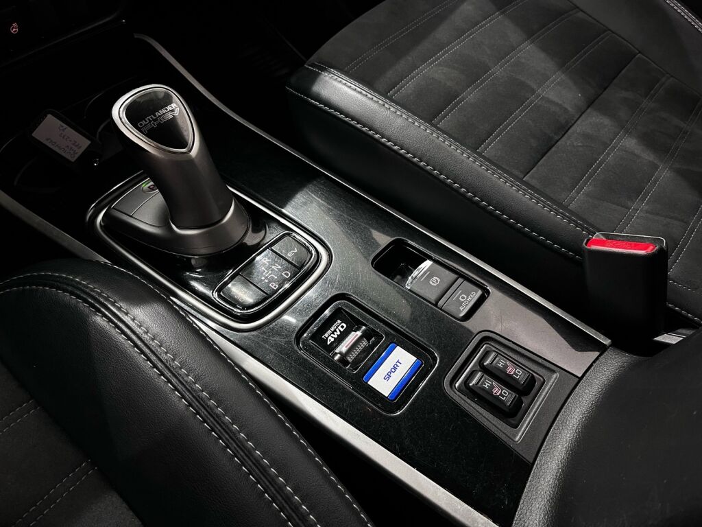 Mitsubishi Outlander PHEV 2019 Valkoinen