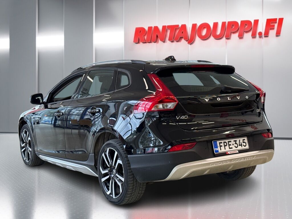 Volvo V40 Cross Country 2016 Musta