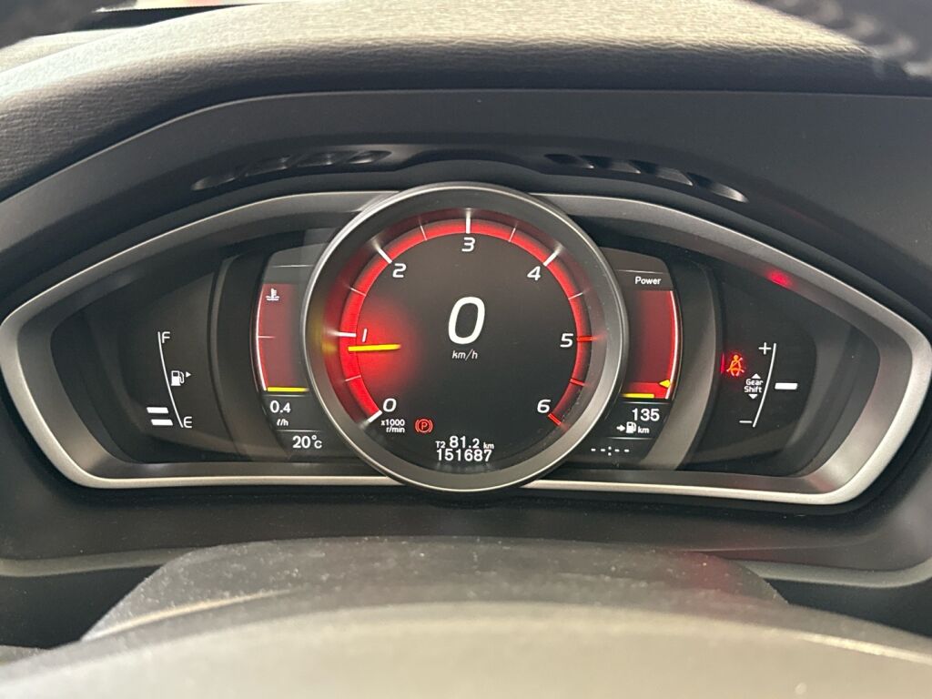 Volvo V40 Cross Country 2016 Musta