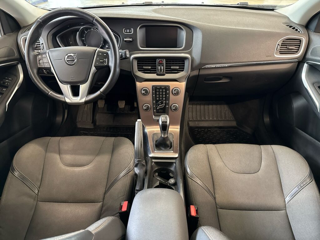 Volvo V40 Cross Country 2016 Musta
