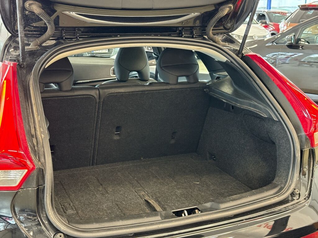 Volvo V40 Cross Country 2016 Musta