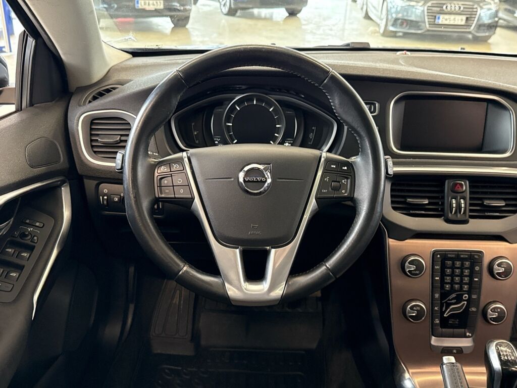 Volvo V40 Cross Country 2016 Musta
