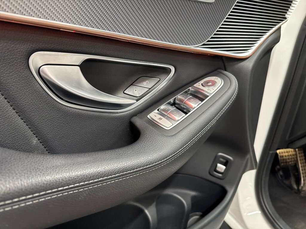 Mercedes-Benz EQC 2021 Valkoinen