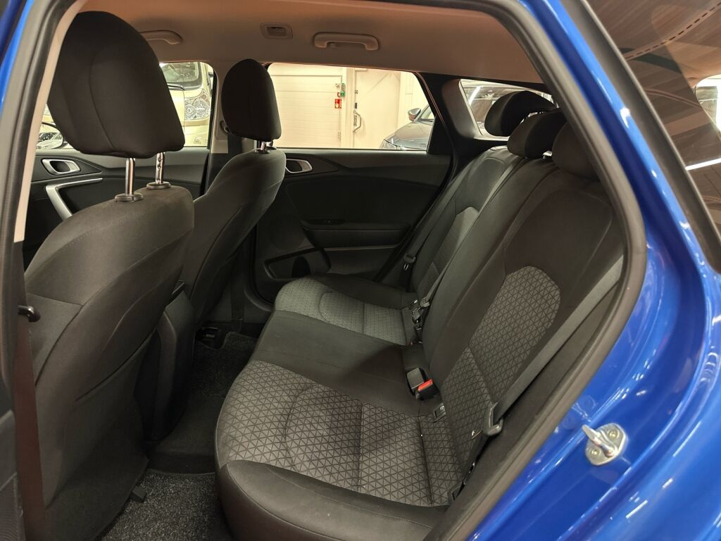 Kia Ceed 2022 Sininen