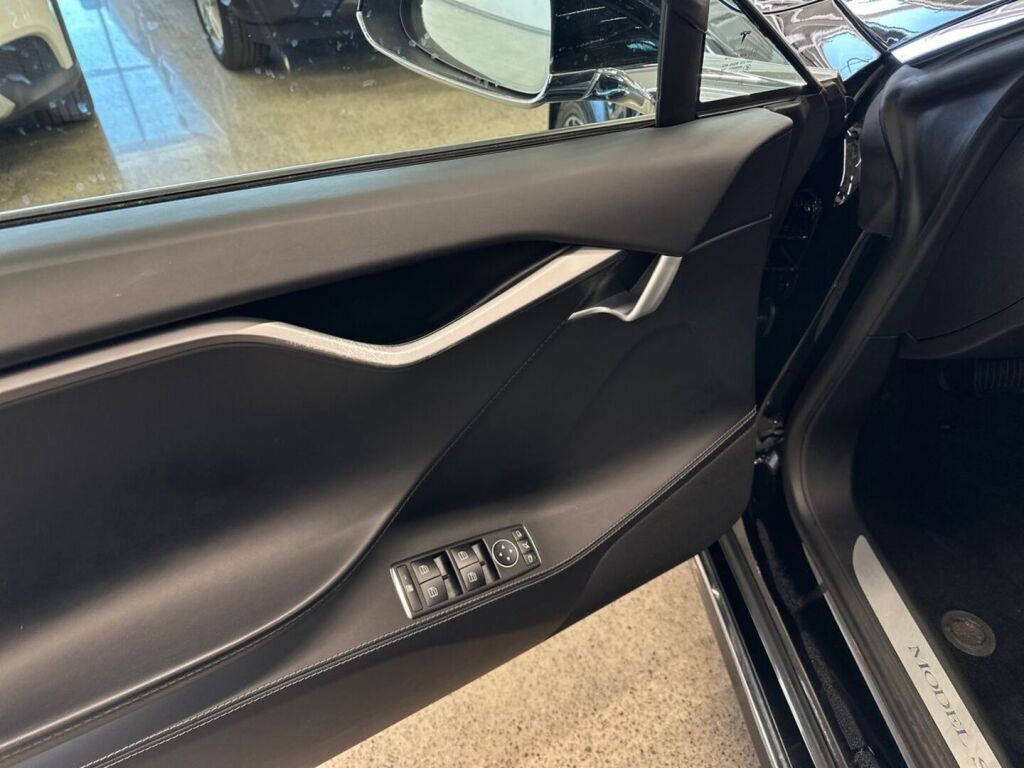 Tesla Model S 2018 Musta