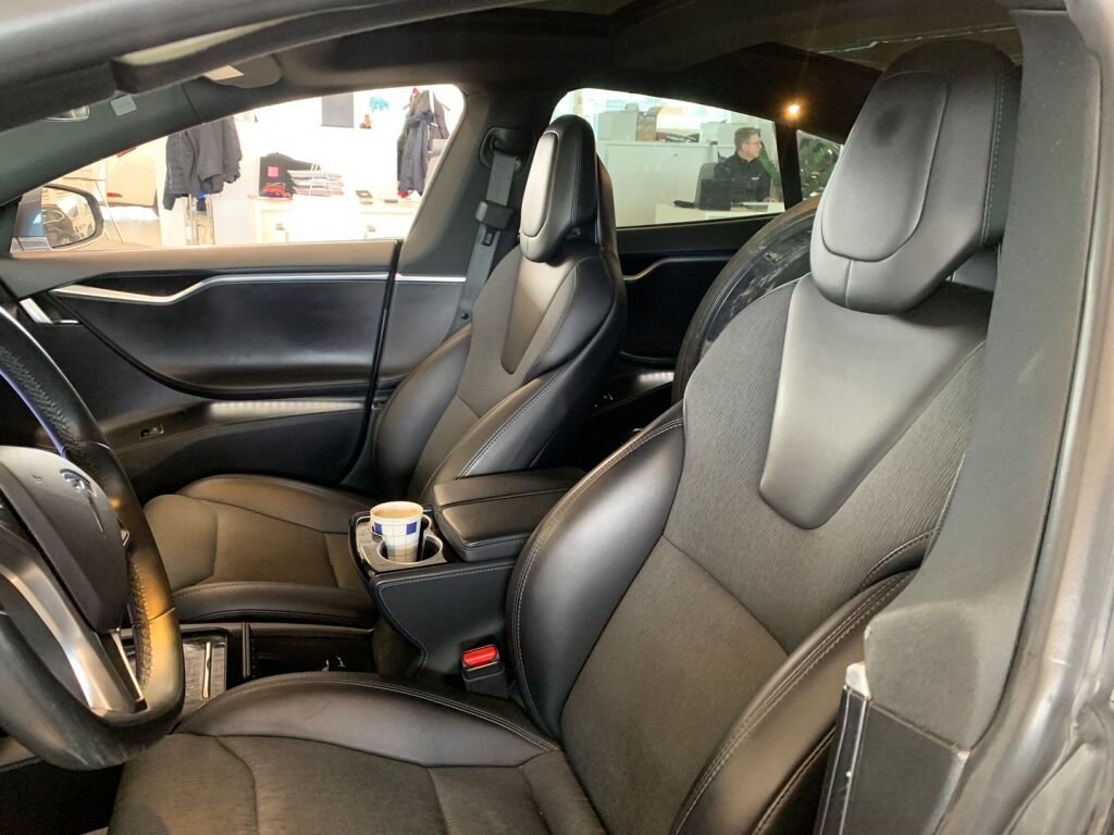 Tesla Model S 2018 Harmaa