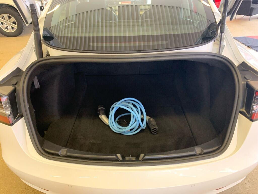 Tesla Model 3 2022 Valkoinen