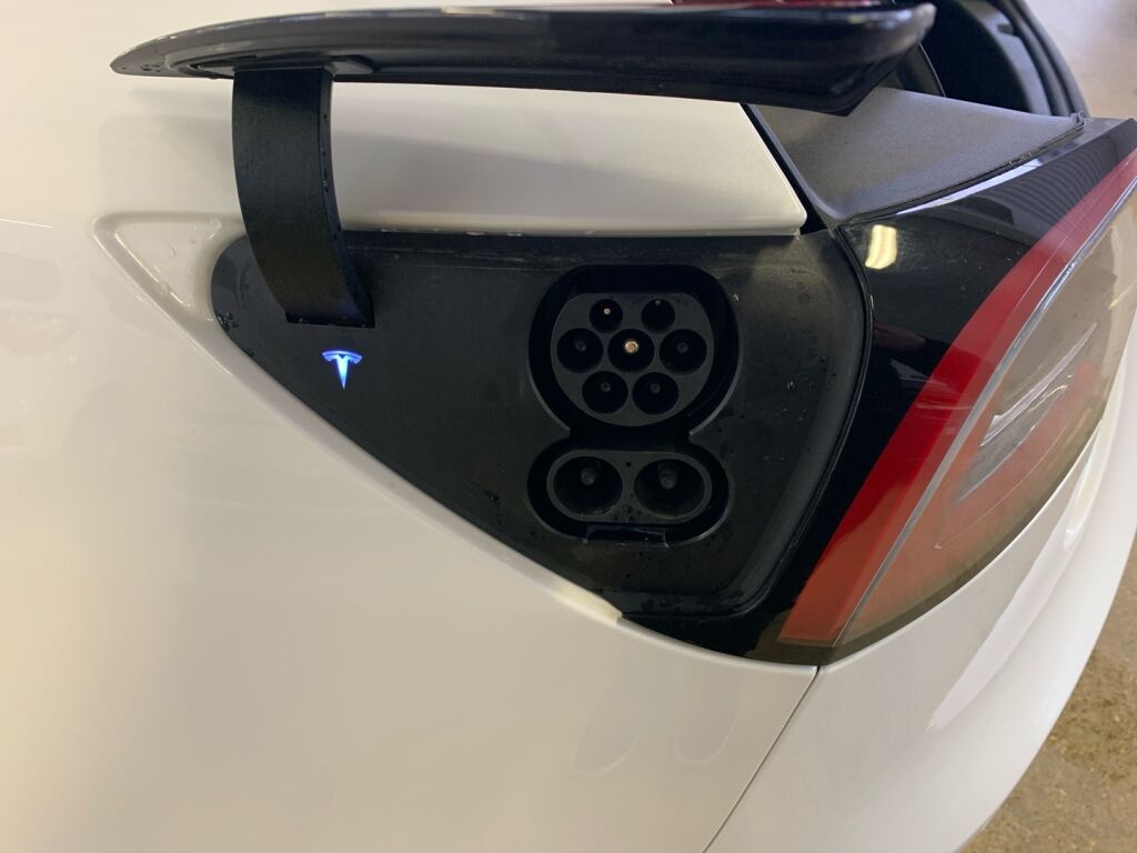 Tesla Model 3 2022 Valkoinen