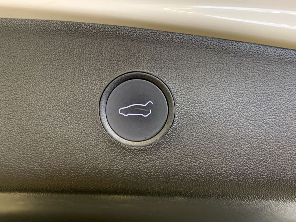 Tesla Model 3 2022 Valkoinen