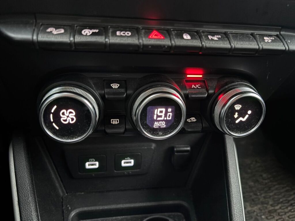 Dacia Duster 2022 Valkoinen