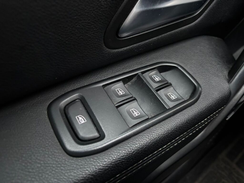 Dacia Duster 2022 Valkoinen