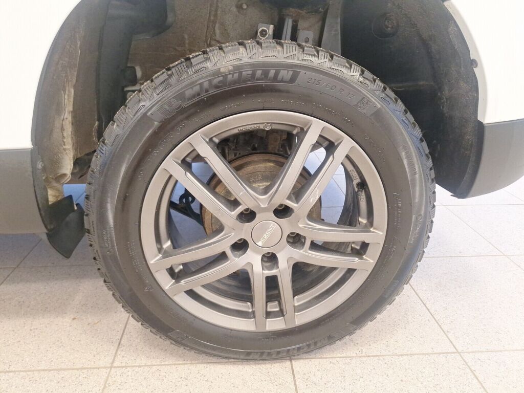 Dacia Duster 2022 Valkoinen