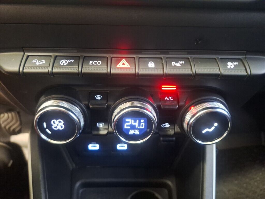 Dacia Duster 2022 Valkoinen