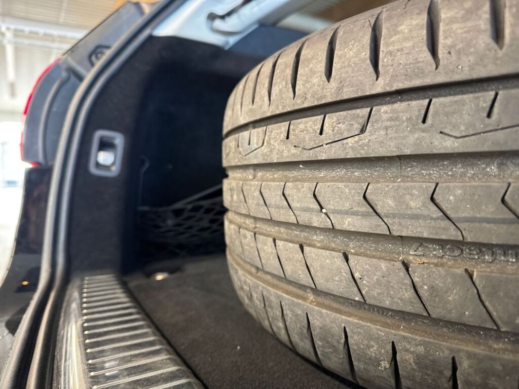 Mercedes-Benz C 2015 Musta