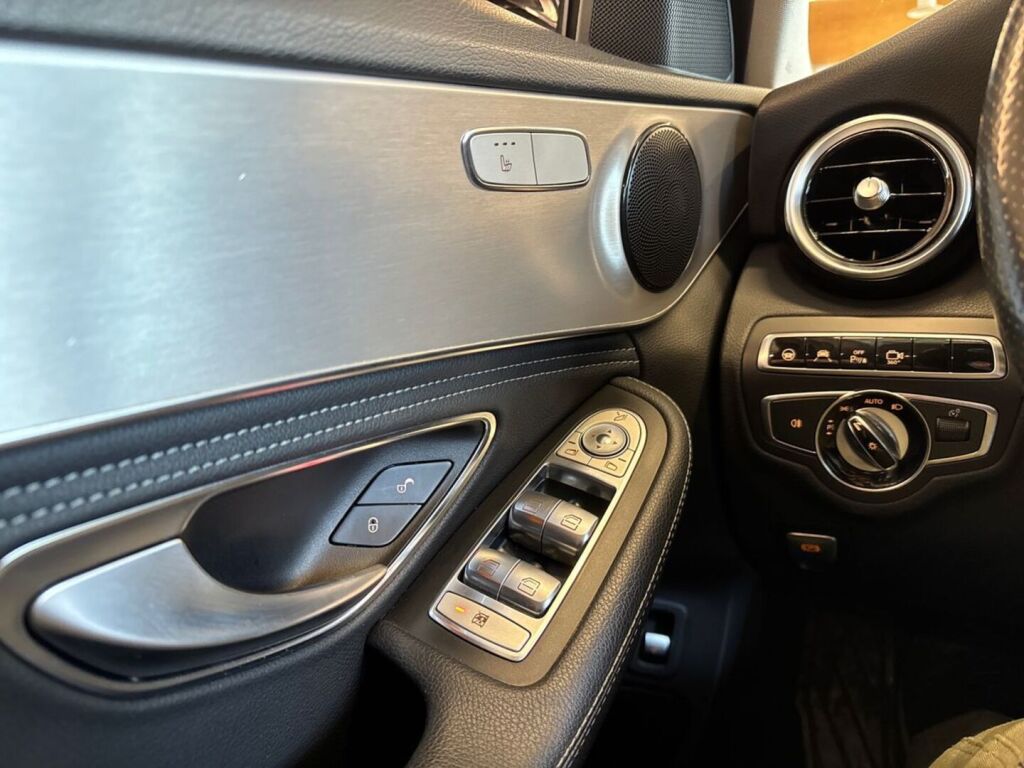 Mercedes-Benz C 2015 Musta