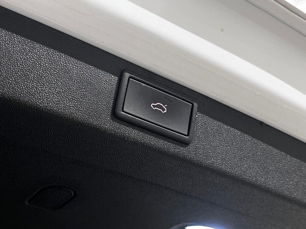 Skoda Enyaq 2022 Valkoinen