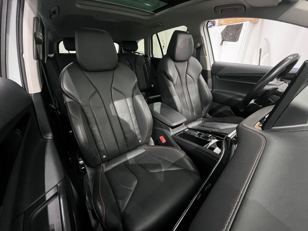 Skoda Enyaq 2022 Valkoinen