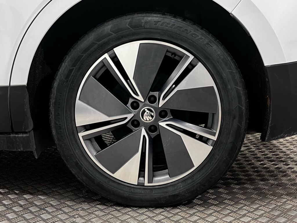 Skoda Enyaq 2022 Valkoinen