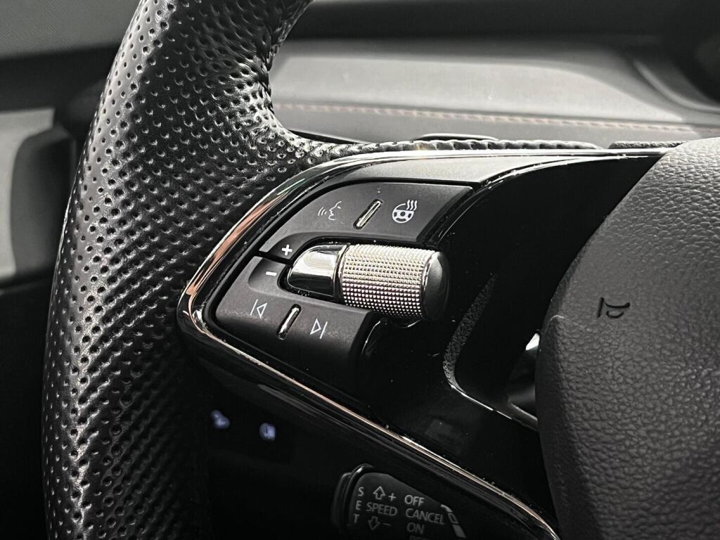 Skoda Enyaq 2022 Valkoinen