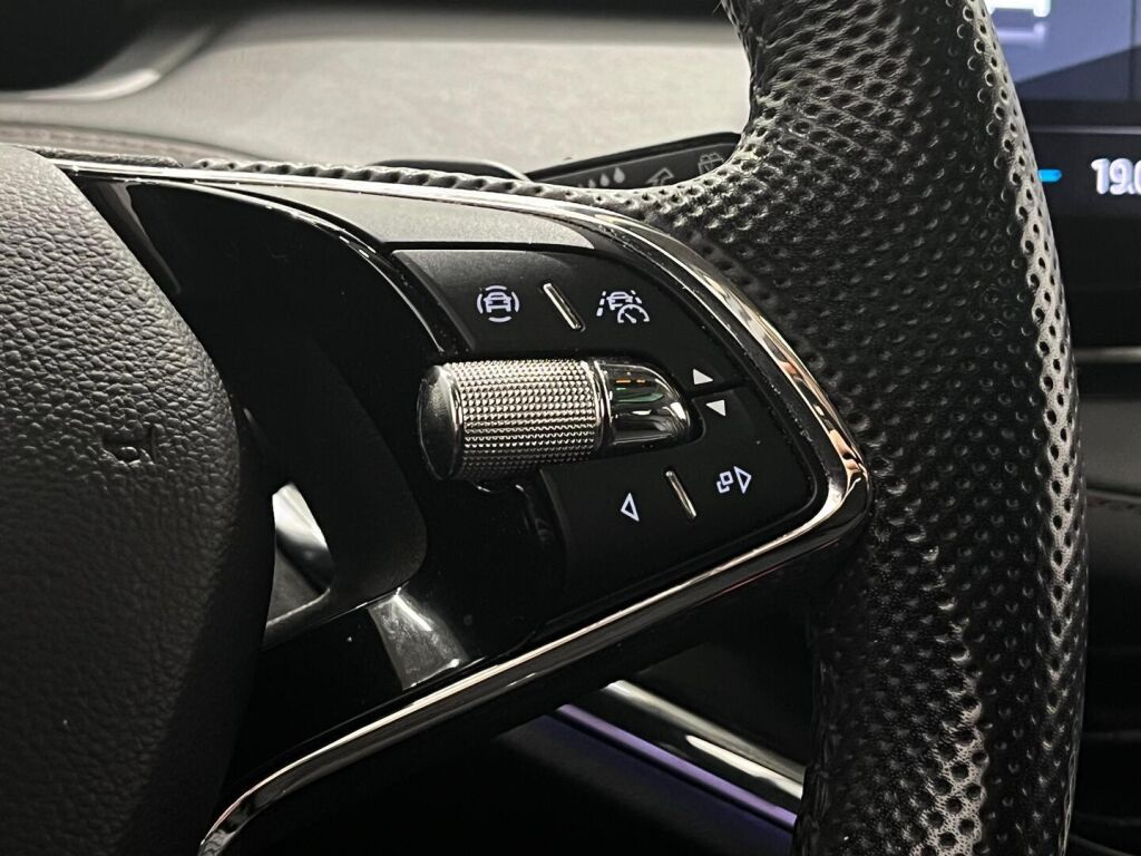 Skoda Enyaq 2022 Valkoinen