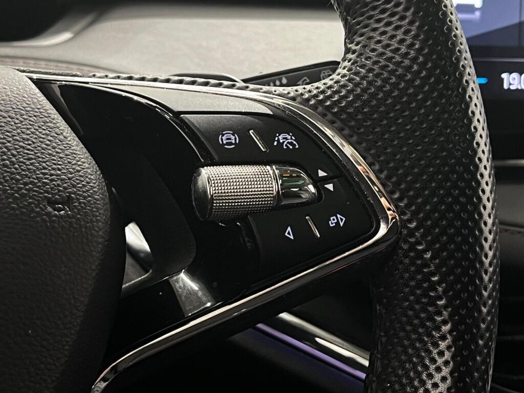 Skoda Enyaq 2022 Valkoinen