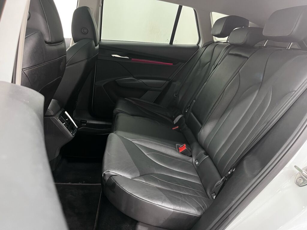 Skoda Enyaq 2022 Valkoinen