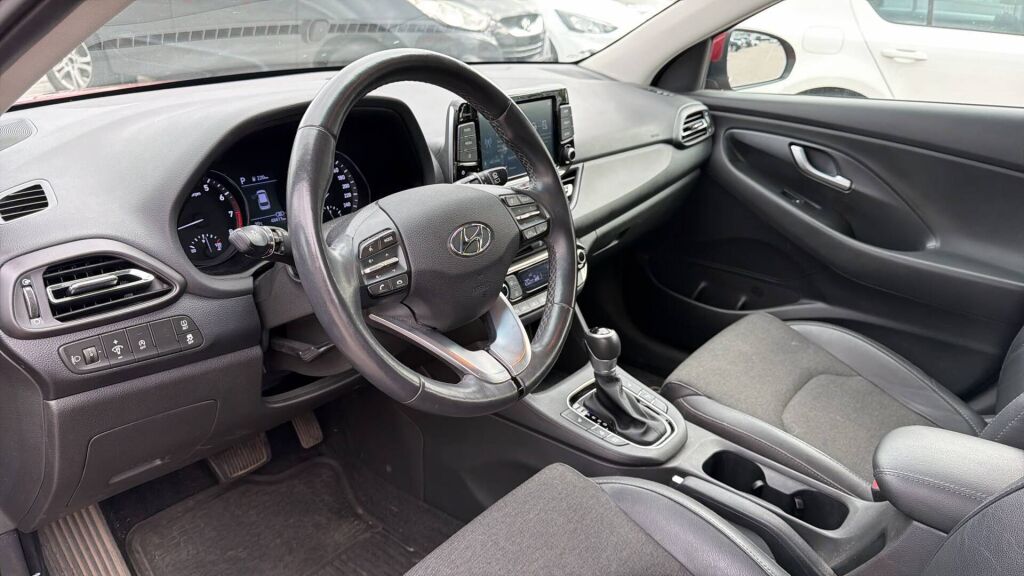 Hyundai i30 Wagon 2022 Punainen