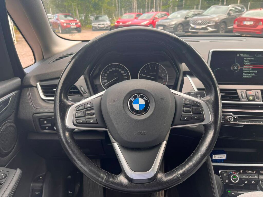 BMW 225 2016 Musta