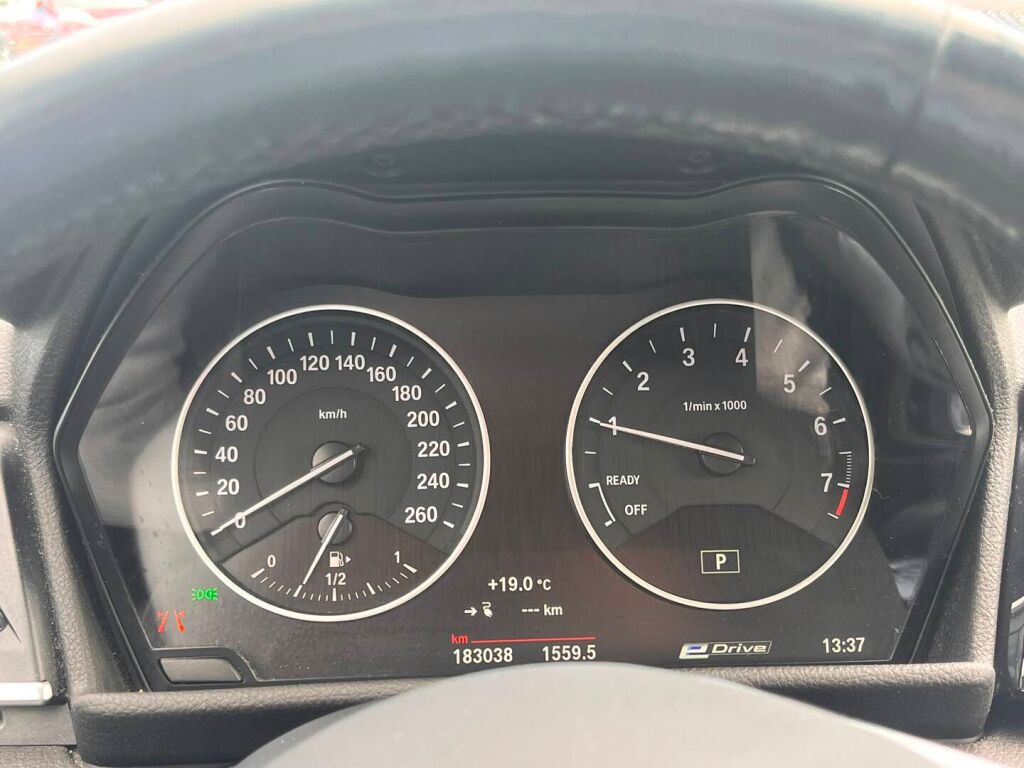 BMW 225 2016 Musta