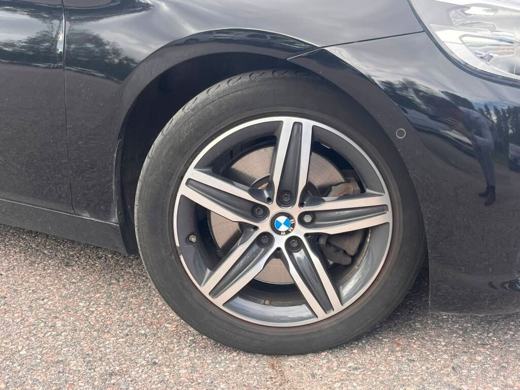 BMW 225 2016 Musta