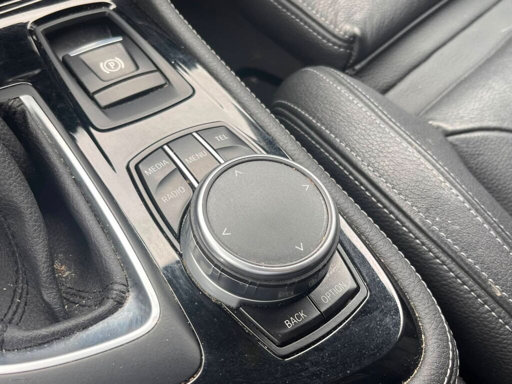BMW 225 2016 Musta