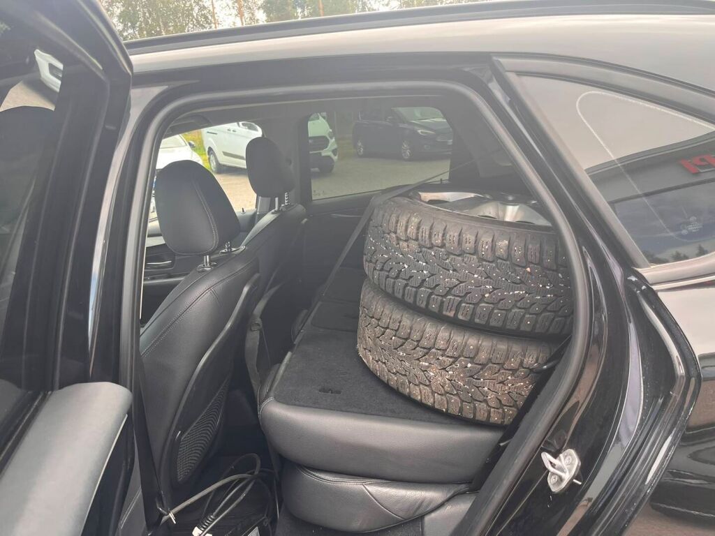BMW 225 2016 Musta