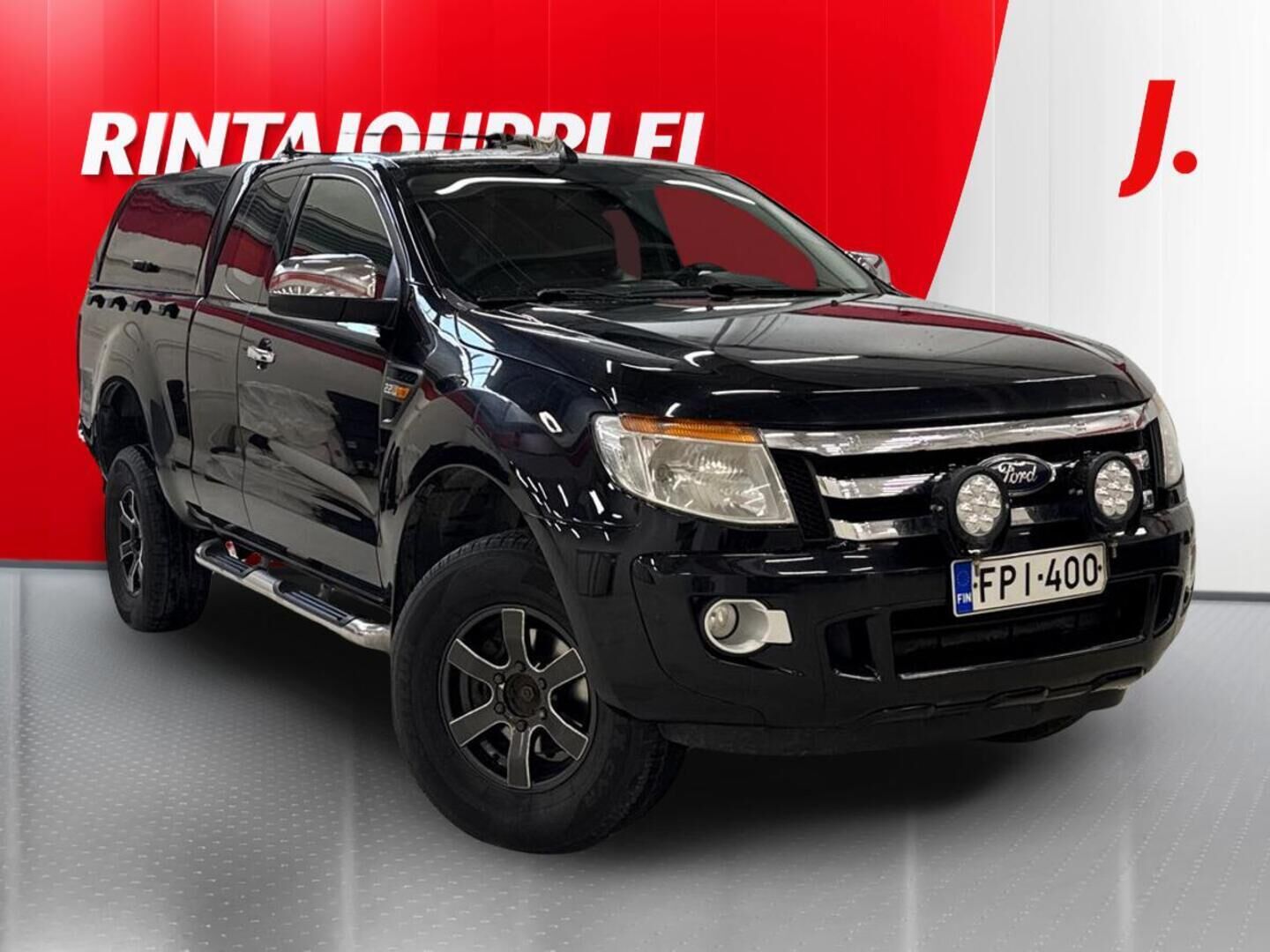 Musta Ford Ranger