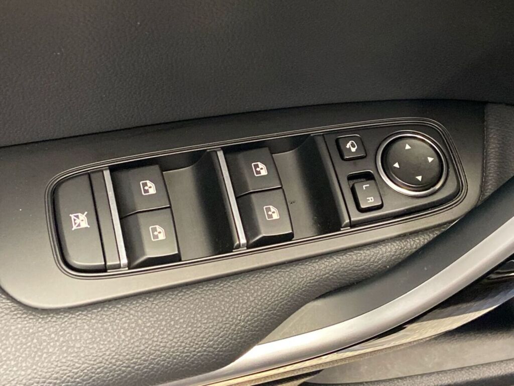 Kia Ceed 2020 Musta