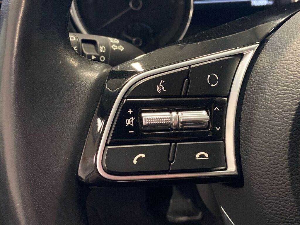 Kia Ceed 2020 Musta