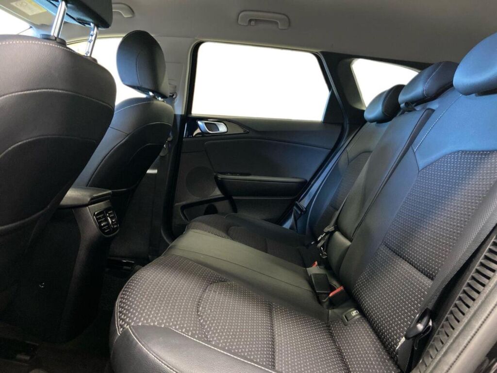 Kia Ceed 2020 Musta