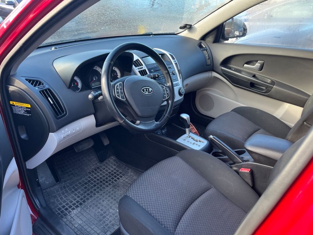 Kia Ceed 2009 Punainen