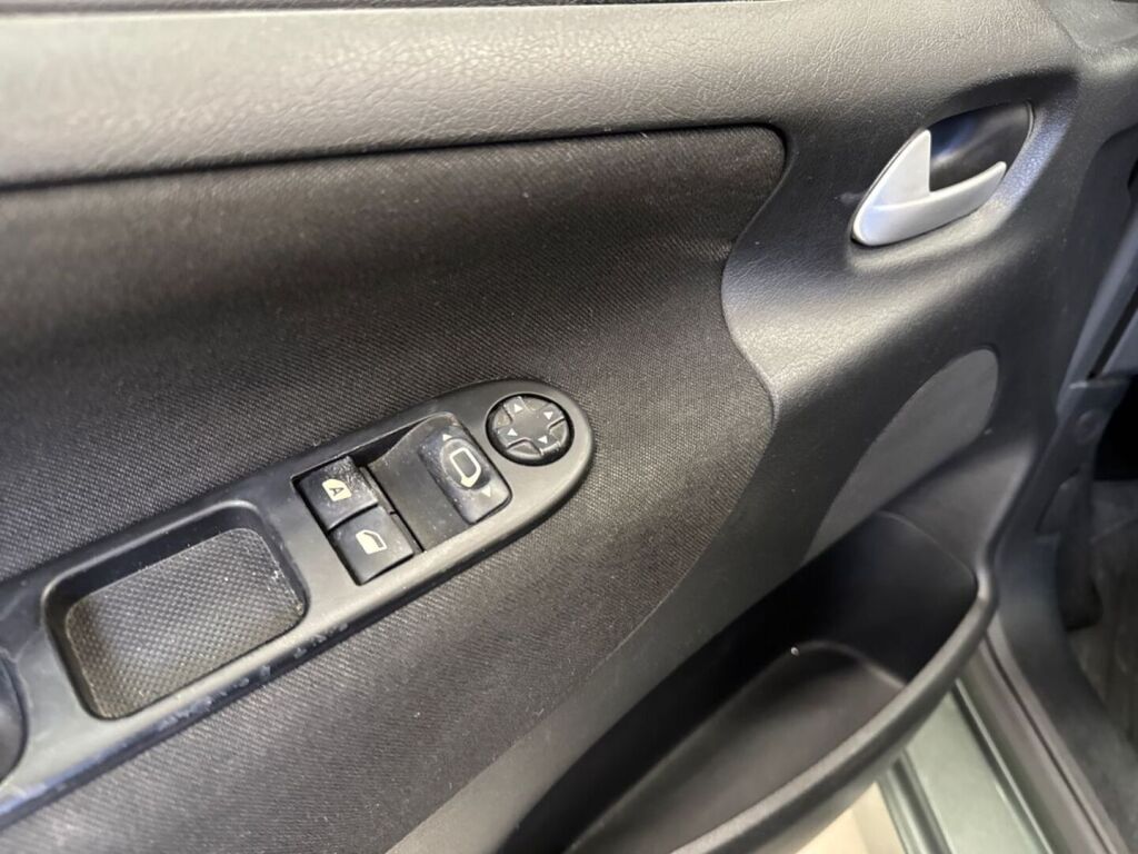 Peugeot 207 2008 Harmaa