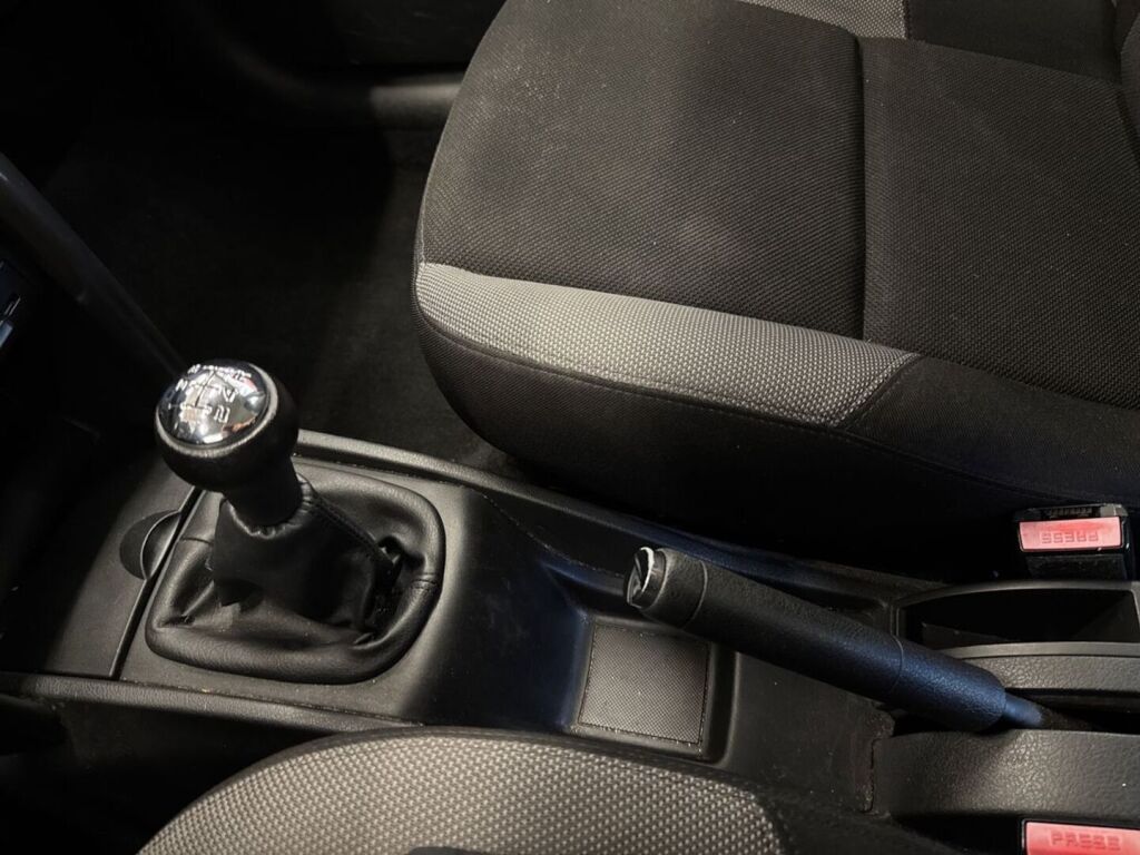 Peugeot 207 2008 Harmaa
