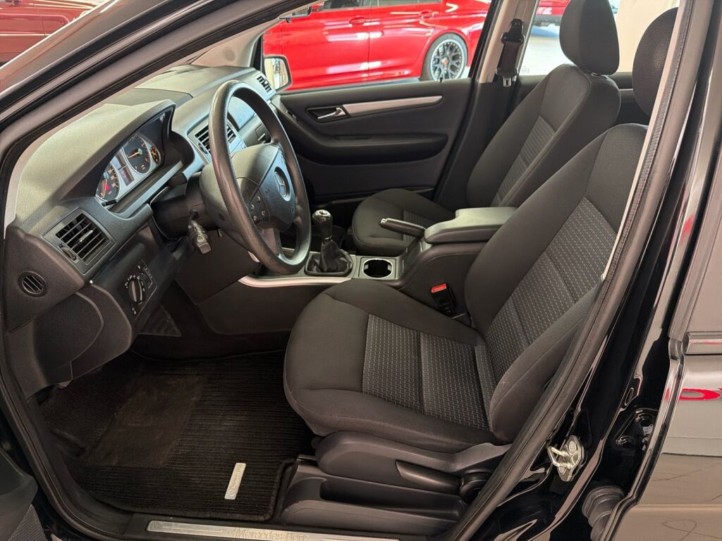 Mercedes-Benz B 2009 Musta