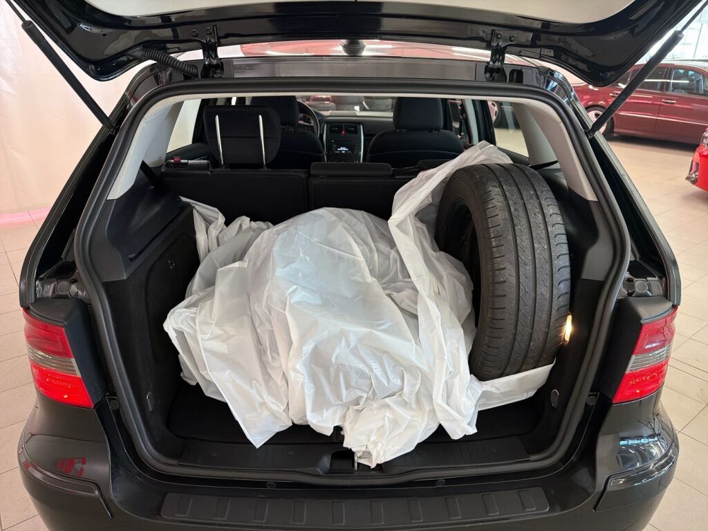 Mercedes-Benz B 2009 Musta