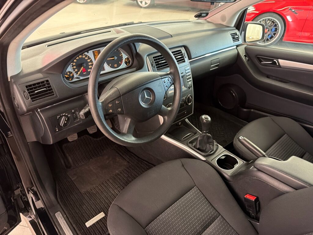 Mercedes-Benz B 2009 Musta