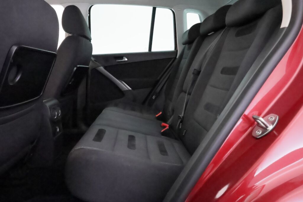Volkswagen Tiguan 2008 Punainen