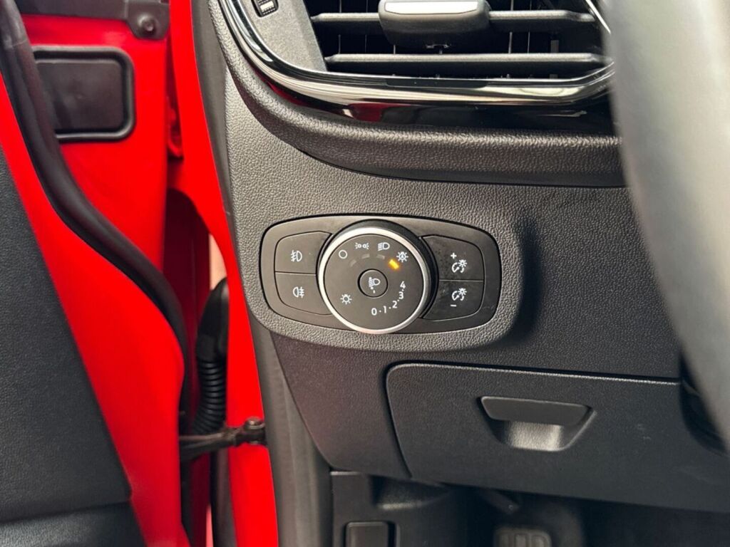 Ford Fiesta 2020 Punainen