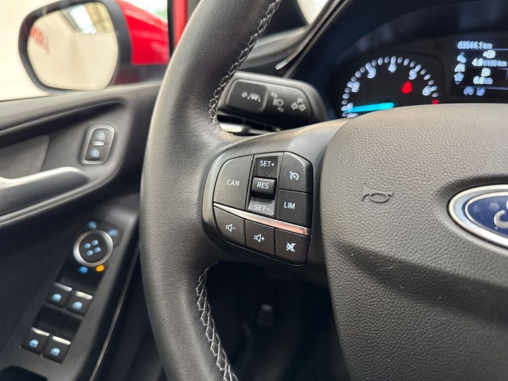 Ford Fiesta 2020 Punainen