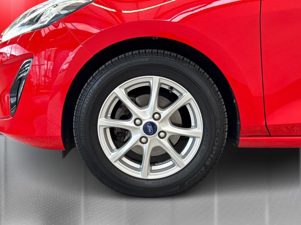 Ford Fiesta 2020 Punainen