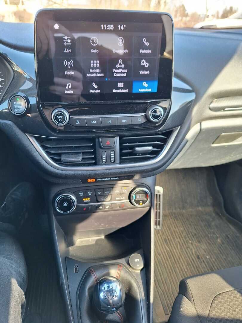 Ford Fiesta 2020 Punainen