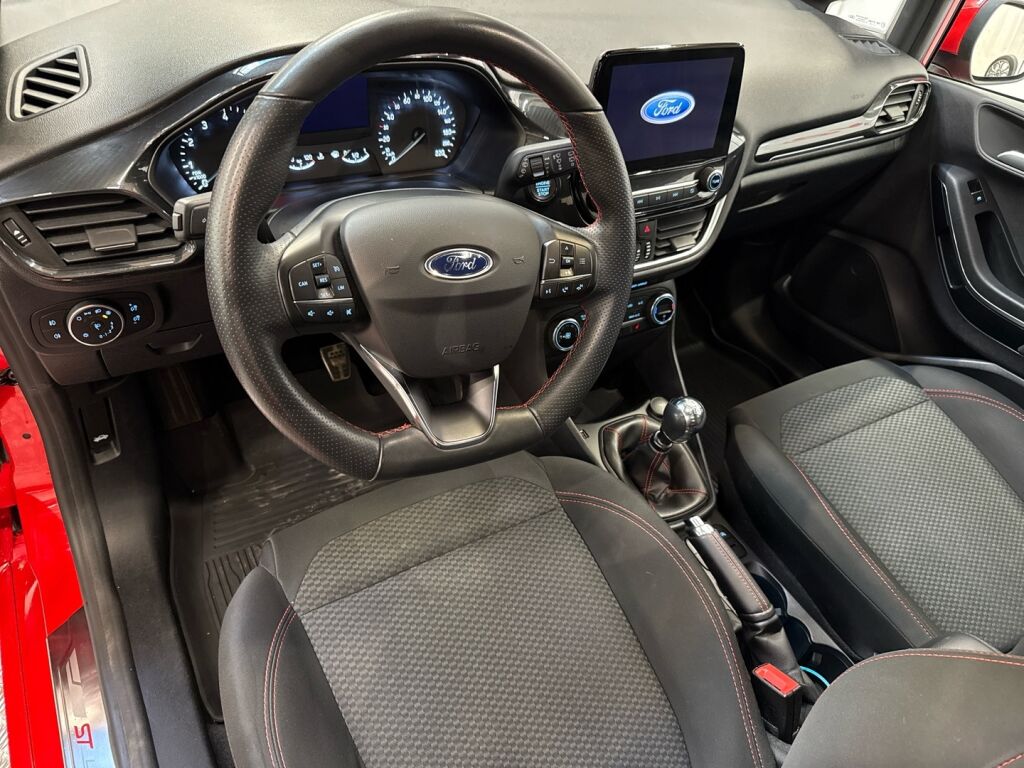 Ford Fiesta 2020 Punainen