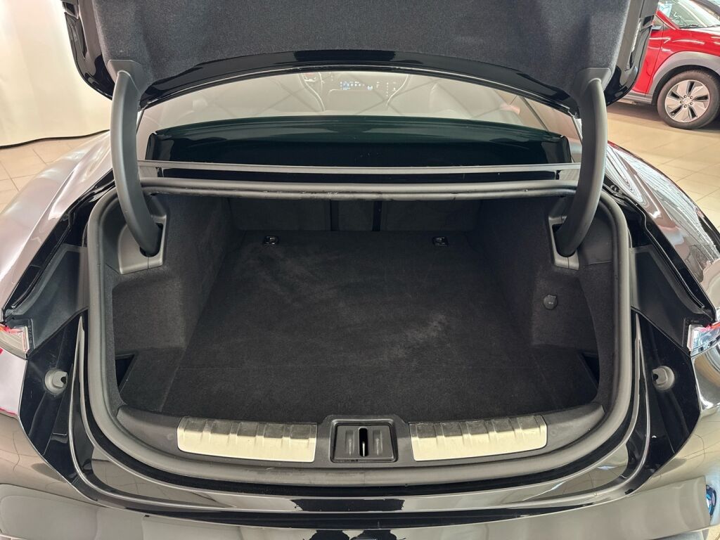 Porsche Taycan 2020 Musta